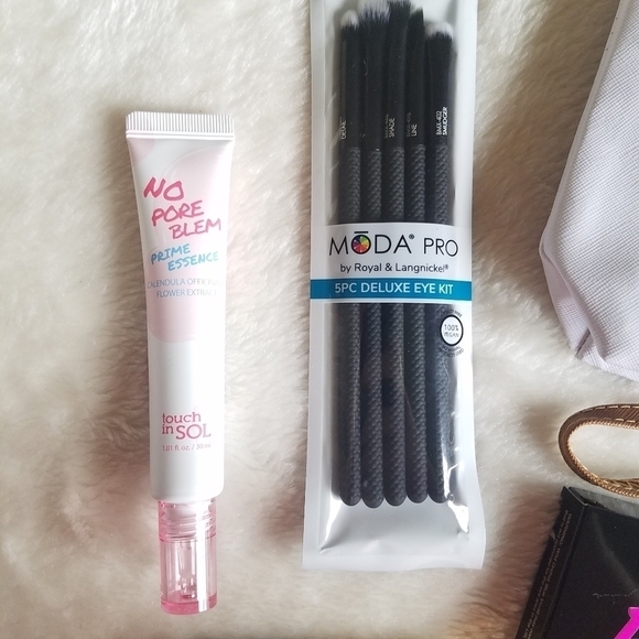 NWT 9 Piece Brand Name Beauty Bundle $185 Value - Picture 3 of 6